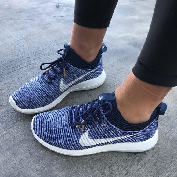 NEW 💙 NIKE ROSHE TWO FLYKNIT SIZE 10.5 WOMEN - Picture 6 of 8